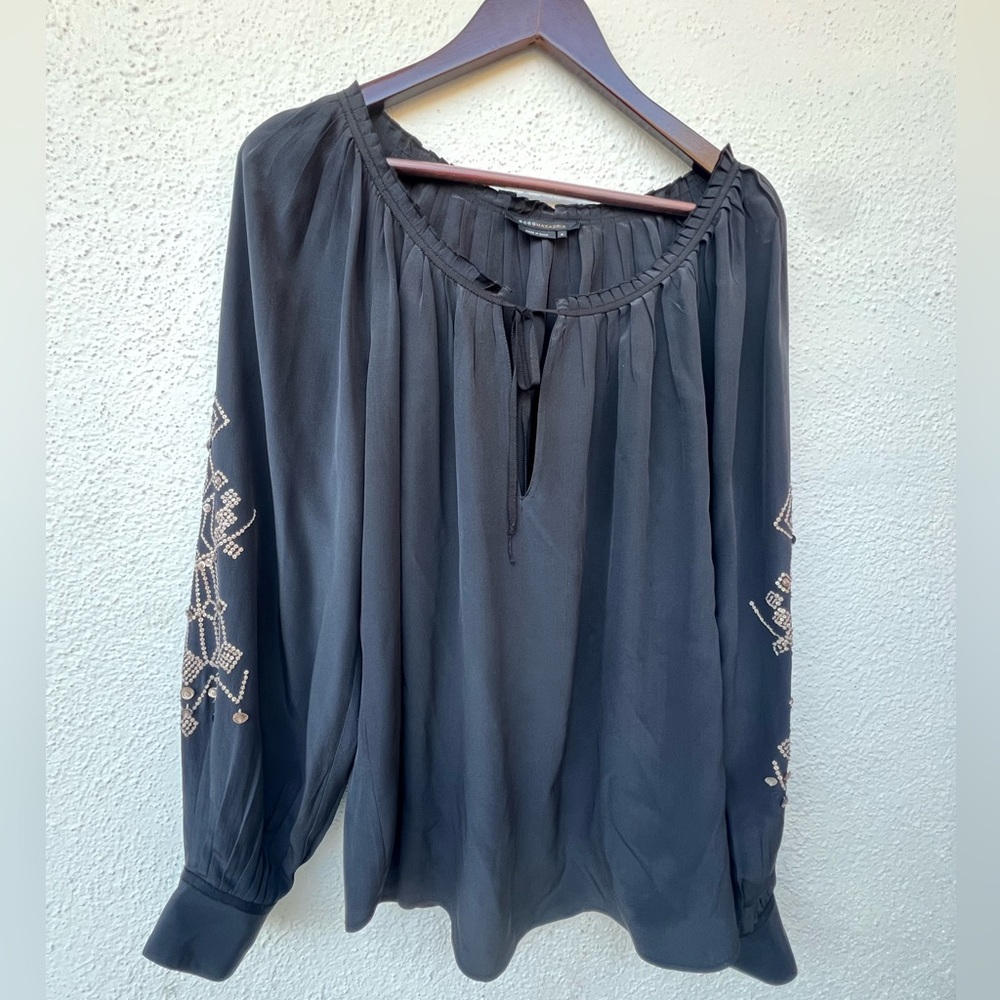 BCBG Maxazria Women's Black 100% Silk Size Small Beautiful Sequin peasant top